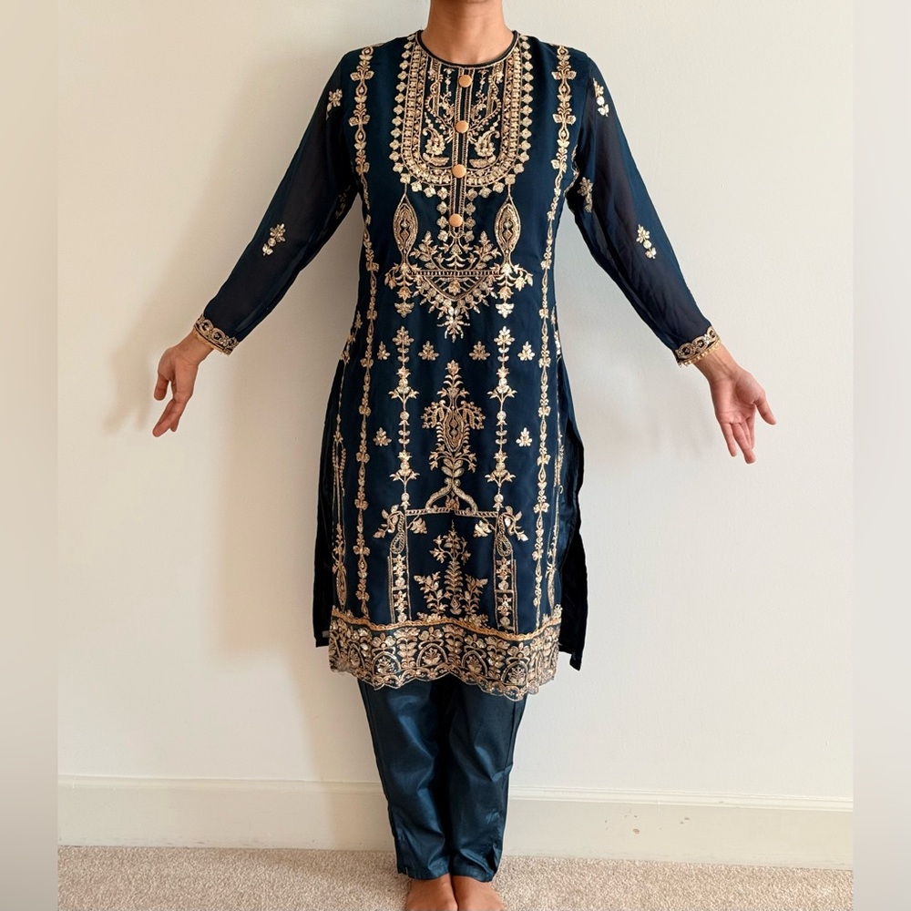 Elegant Emerald and Gold Embroidered Kurta and Pant - Picture 4 of 16